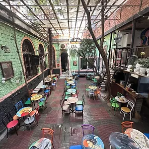 https://hostel-flora-music-art.aboutbakuhotels.com